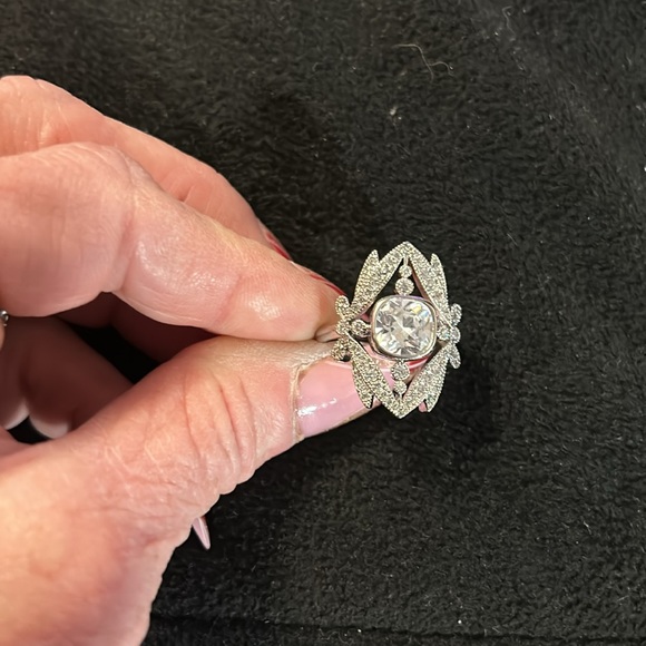 Ring - Picture 2 of 6